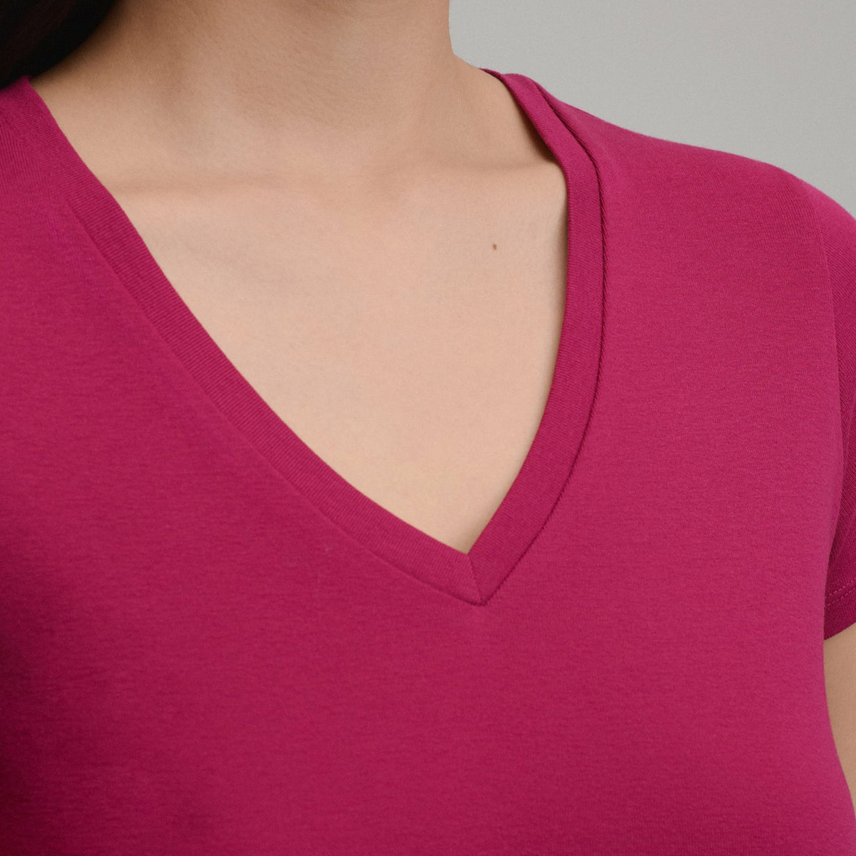 Eddie Bauer Women's Everyday SS V-Neck Tee
