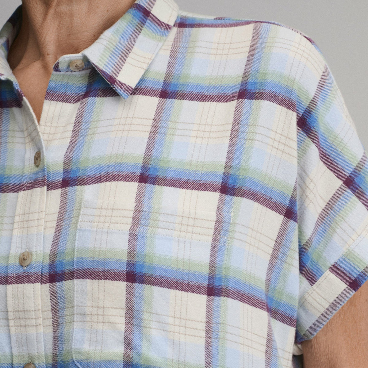 Eddie Bauer Women's W Field Flex Flannel Short-Sleeve Shirt