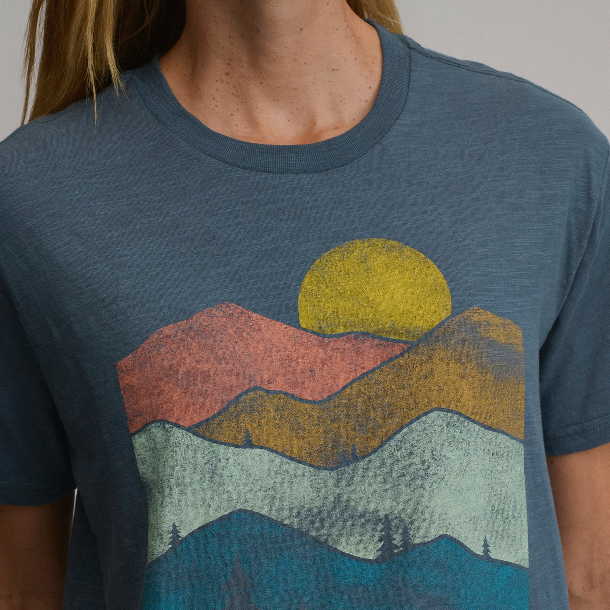Eddie Bauer Women's Short-Sleeve Relaxed Boyfriend Graphic T-Shirt - Landscape