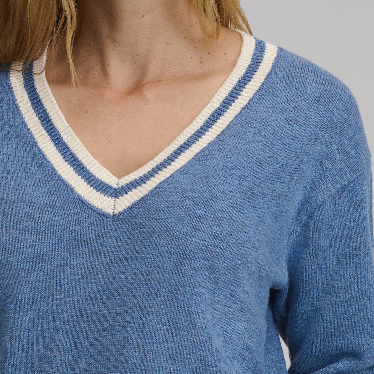 Eddie Bauer Women's Everyday V-Neck Sweater - Tipped Collar