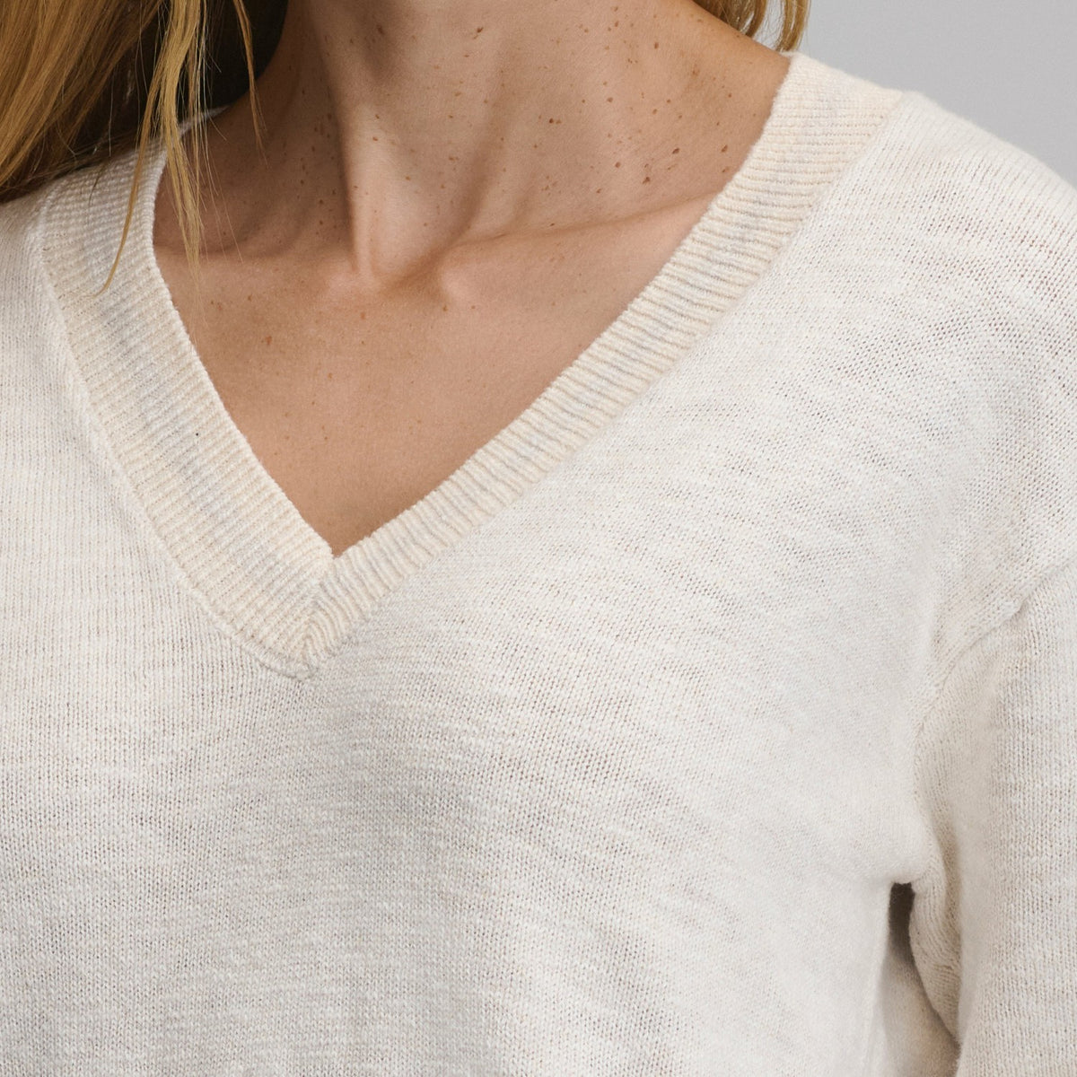 Eddie Bauer Women's Everyday V-Neck Sweater - Tipped Collar