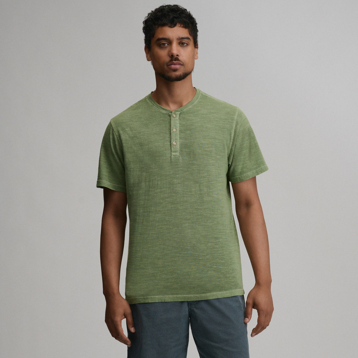 Eddie Bauer Men's SS Sunwashed Cotton Henley