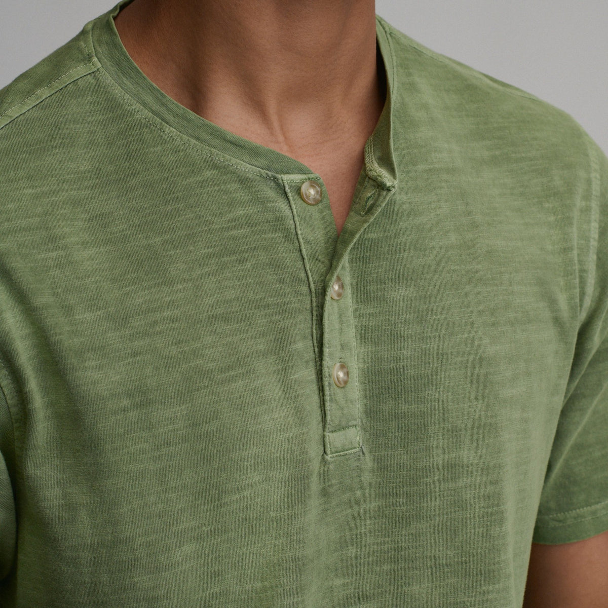 Eddie Bauer Men's SS Sunwashed Cotton Henley