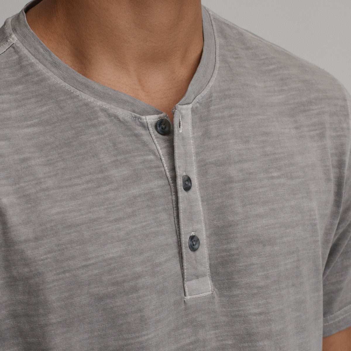 Eddie Bauer Men's SS Sunwashed Cotton Henley