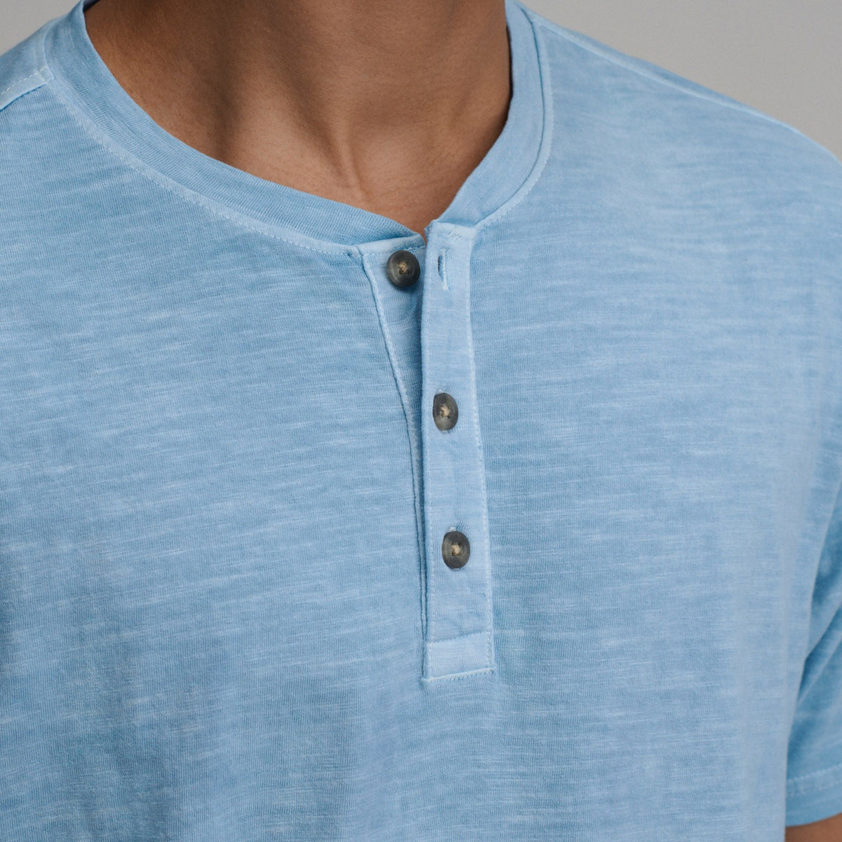 Eddie Bauer Men's SS Sunwashed Cotton Henley