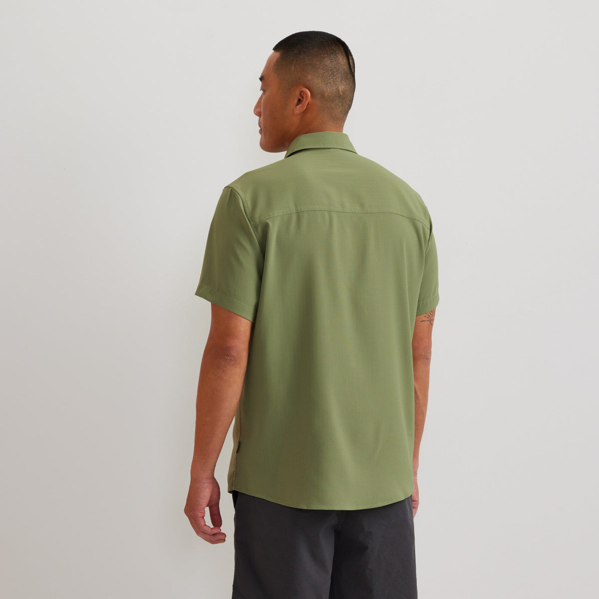 Eddie Bauer Men's SS Destination Shirt-Solid