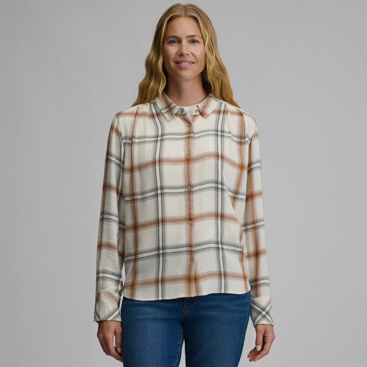 Eddie Bauer Women's Long-Sleeve Softened Button-Down Shirt
